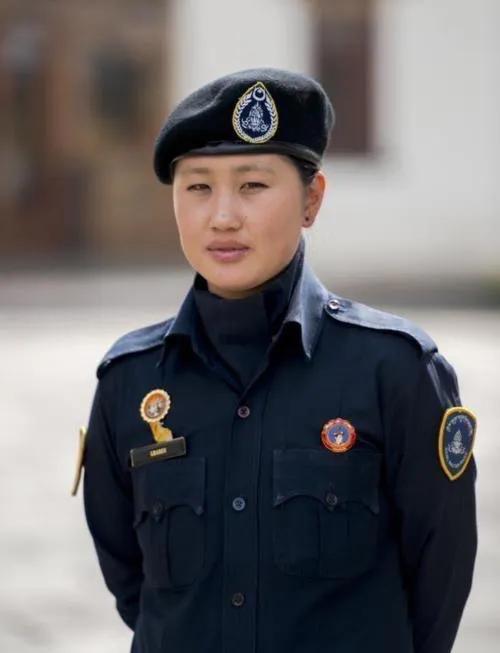 亚洲各国女款警服，海洋系与大陆系的视觉感