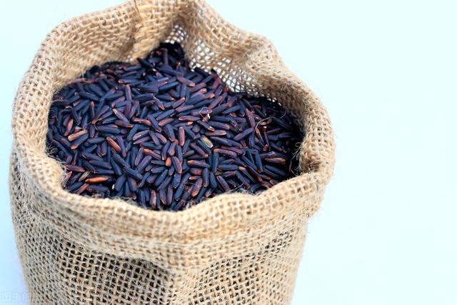 泰国为何连夜装满500节火车大米，用来支付中国400亿高铁？