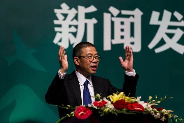 钟睒睒登顶亚洲首富：靠卖水赚948亿美元，曾批互联网和房地产