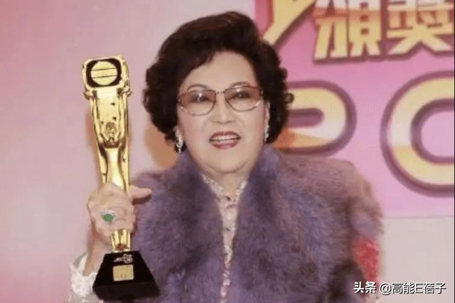 那个说“唔使惊嬷嬷喺大厅”的李香琴走了…