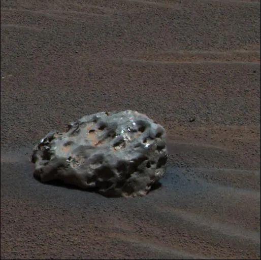 SpaceX八手火箭成功发射且回收了