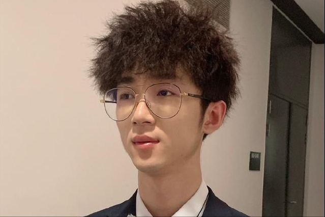 和平精英国际主播邀请赛：皮飞正式超越王小歪，成为新一代战神？