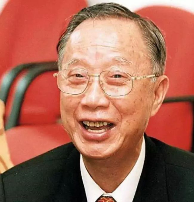 香港豪门林百欣4房太太8子女，家产却几乎全由二房继承