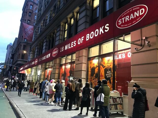 纽约最后的百年书店面临倒闭，流浪汉和偷书贼回来拯救这里