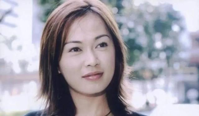 曾是袁咏仪闺蜜，多年跑龙套仍熬不出头，儿子生父至今成谜