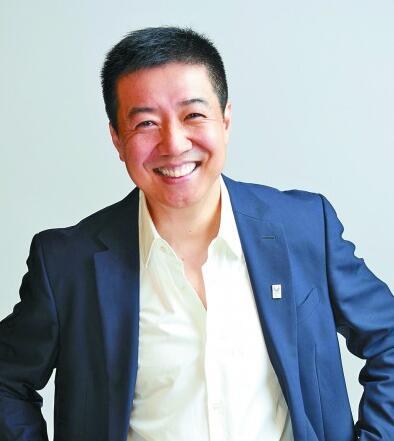 做一次看戏入迷的“傻子”