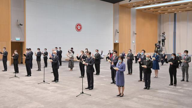 公务员宣誓，他们怕了丨香港一日