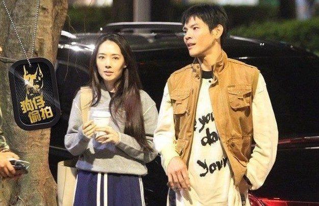 向佐郭碧婷女儿首次露脸，百日宴的背后：向佐还记得7段感情吗？