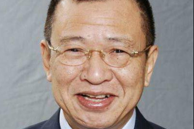 73岁TVB老戏骨桃花多，与小36岁港姐演夫妻，亲密戏被强撩