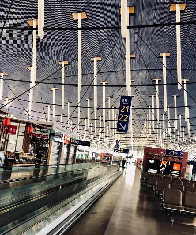 疫情期间，从中国飞抵新加坡。2月18日春假结束