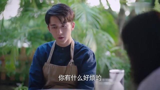 以家人之名：凌霄回新加坡，小橙子和母亲关系冷漠，太窒息了