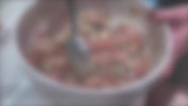 水饺包成咖喱饺，遭贤妻很批！新加坡俩国宝难得同框PK厨艺