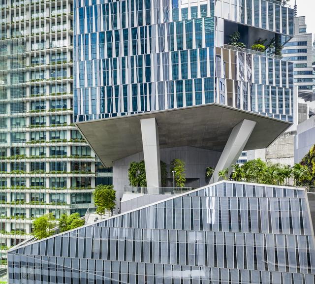 新加坡鬼才设计，悬浮的水晶办公大楼与空中花园完美融合