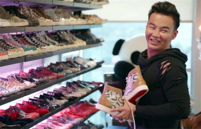 顶级亚裔富豪们都爱啥？LV劳力士弱爆了，买垮一家商店才是日常