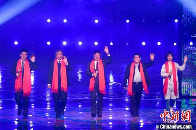 2021全球华侨华人春晚创新“云团聚”聚焦华人抗疫故事讲述“中华爱”