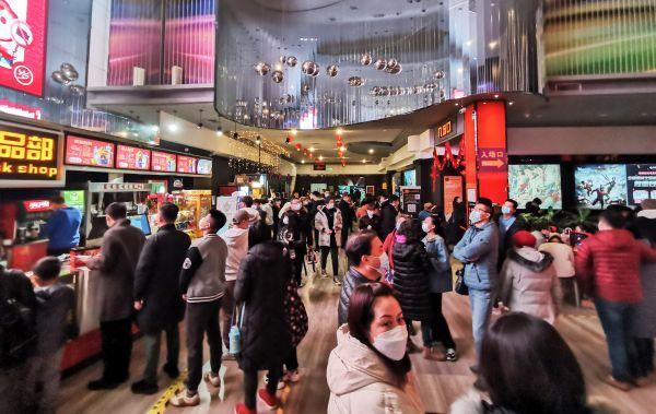 春节档票房破50亿！外媒：美欧影院基本仍空无一人