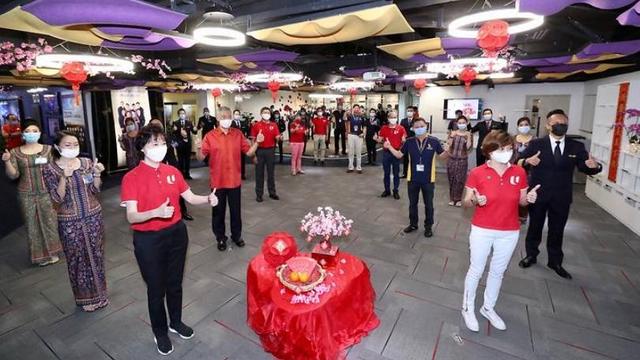 新加坡总理李显龙：经济有望恢复 旅游航空业需要时间复苏