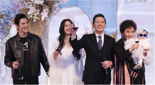 2个老婆3个孩子，晋级爷爷的向华强，为什么72岁才抱孙？