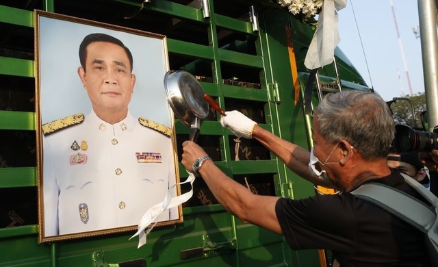 泰国民运未歇 军方总理愿打首剂中国疫苗：增加民众信心