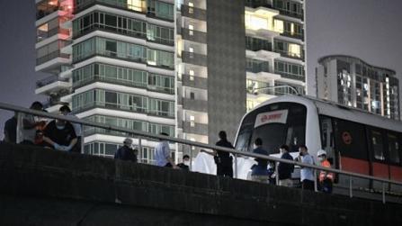 ​新加坡一男子闯入地铁轨道被撞死，警方展开事故调查
