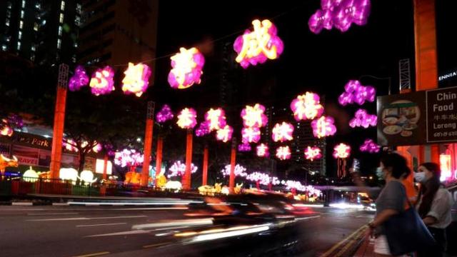为防止人员聚集 新加坡计划熄灭春节灯饰