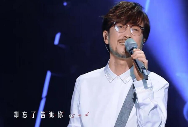 孟美岐否认当导师点评周传雄，“情歌教父”周传雄到底是何来历？