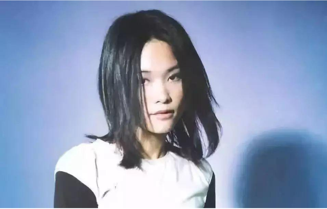 名气比肩王菲，却被2个男友“逼疯”，许美静如今怎样了？