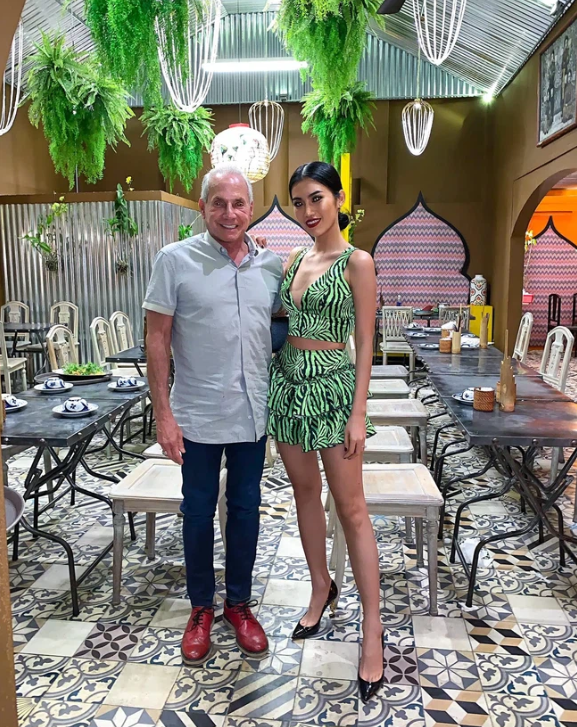 26岁超模与美国7旬富翁男友在6星级酒店过春节，称很快结婚