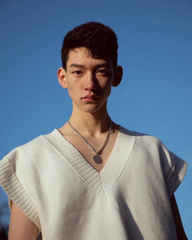 时尚圈亚裔新秀男模，苏格兰混血华裔，身高一米八三前途无量