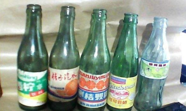 新加坡买饮料要付押金？60、70、80、90后年代感调侃炸锅