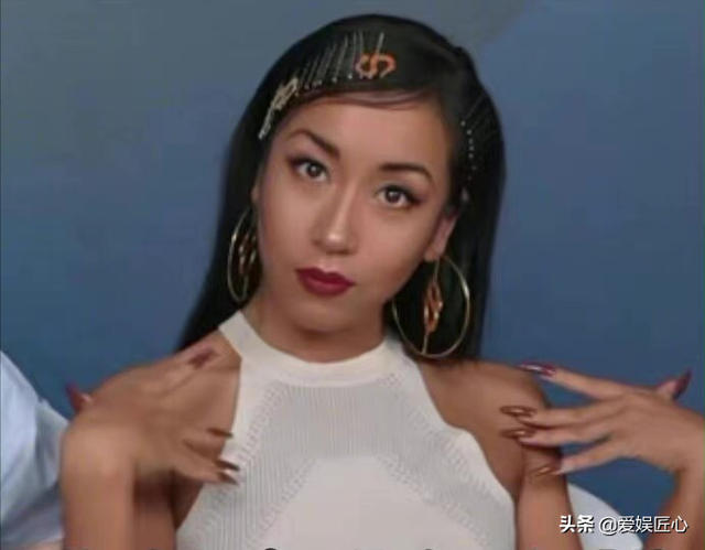 吉克隽逸仍未与阿迪品牌解约，还删评论装糊涂，陈冠希都比她强硬