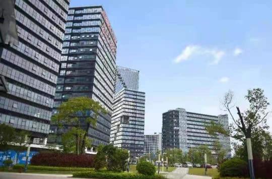 解密央媒何以关注东莞工业上楼，信鸿产业引领工业上楼的背后密码