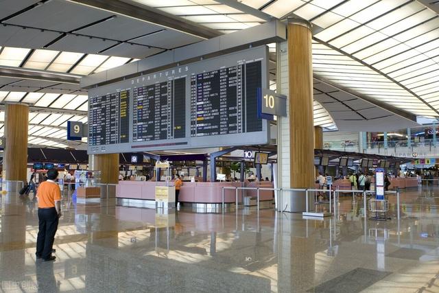 为接孙女回家，26个字母都认不全的老者独闯美利坚，真是太生猛