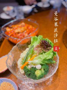 很久之前被种草的泰式冬阴功汤、新加坡海南鸡，这次终于没有错过