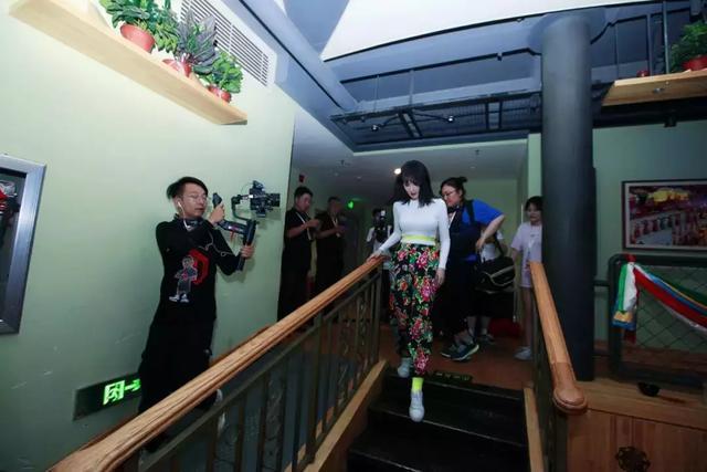 星二代光芒下的球球