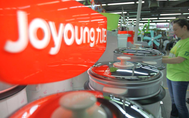 教师下海创业，打造年营收上百亿小家电品牌，怎么做到的？