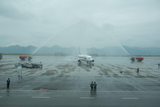 新加坡航空重庆-新加坡航班成功首航，将每周一班