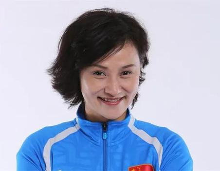 第一代“跳水皇后”，两段婚姻两个儿子，50岁的高敏是个好领导