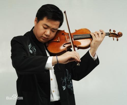 小提琴家宁峰演绎巴赫《萨拉班德舞曲》米尔斯坦《帕格尼尼偶记》