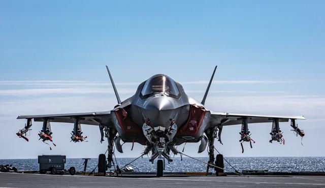 F35B战机采购缩水，航母部署都无法满编，英国南海挑衅成笑话