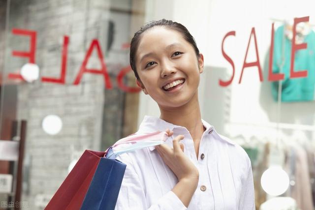 报告｜2021女性消费：近四成把酒当快乐水 超六成化妆看心情