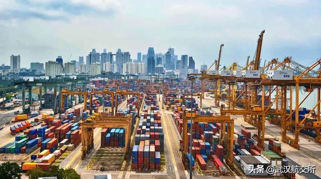 预警！新加坡港口集装箱拥堵！船舶停靠数量激增、等待时间已达七天