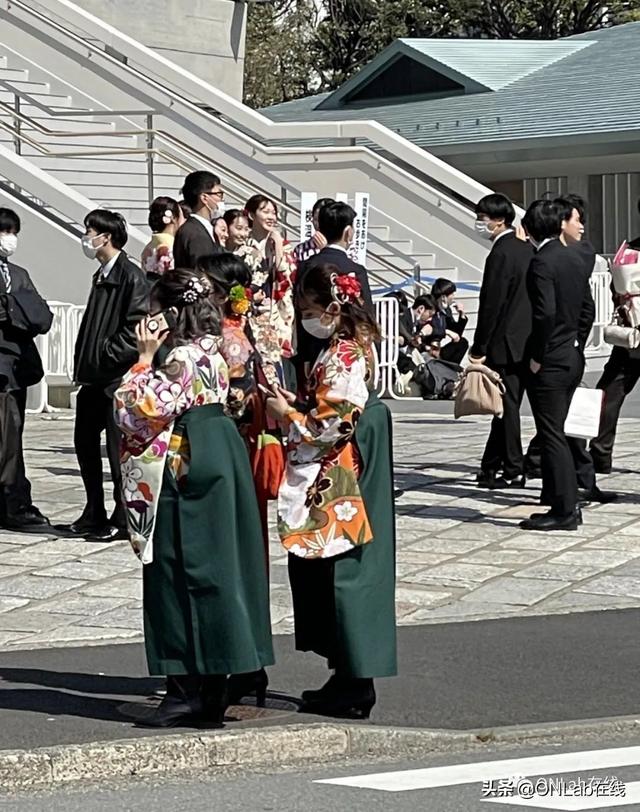 樱花季的日本大学毕业典礼