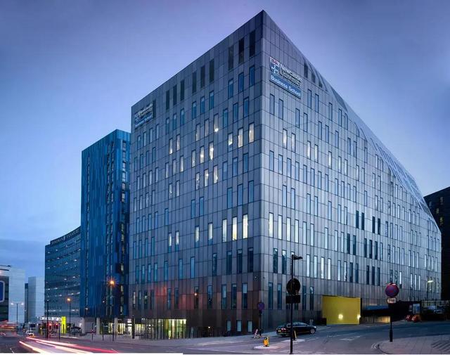 这所英国王室母校的红砖大学，最近还能用支付宝交学费啦
