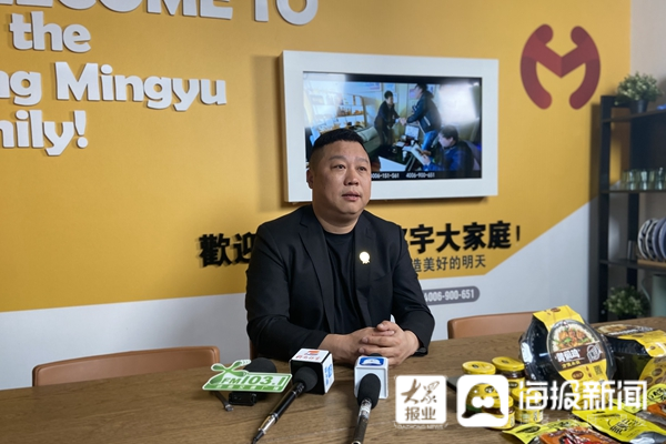 （配吕乐视频）立誓5年在美国开100家店，杨铭宇黄焖鸡的“出圈”秘笈是这个……