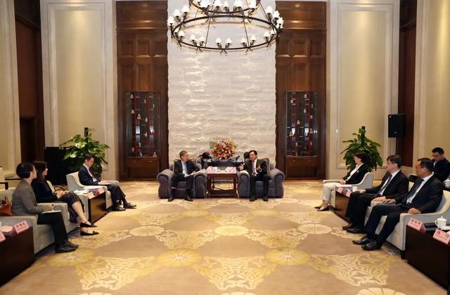 新加坡驻华使节团来锡考察