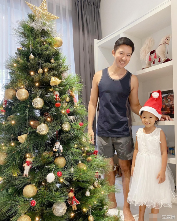 44岁立威廉左眼被女儿踢致视网膜剥离，术后眼睛发红照曝光