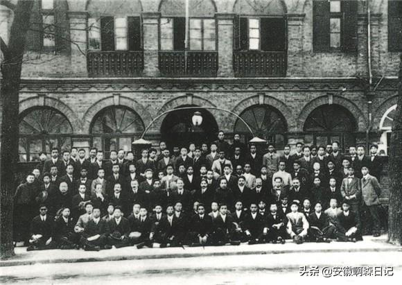 邓小平去法国学习深造，在巴黎只能做学徒工，国民政府：没经费了