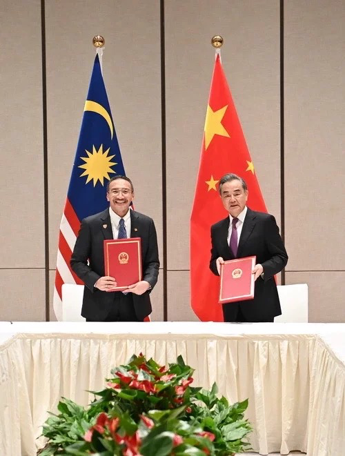 马来西亚外长公开向王毅表态：你永远是我大哥