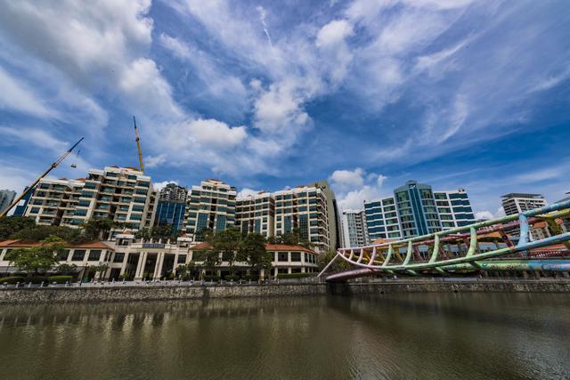 北纬一度的炎热赤道国家，却能有森林城市的雅号